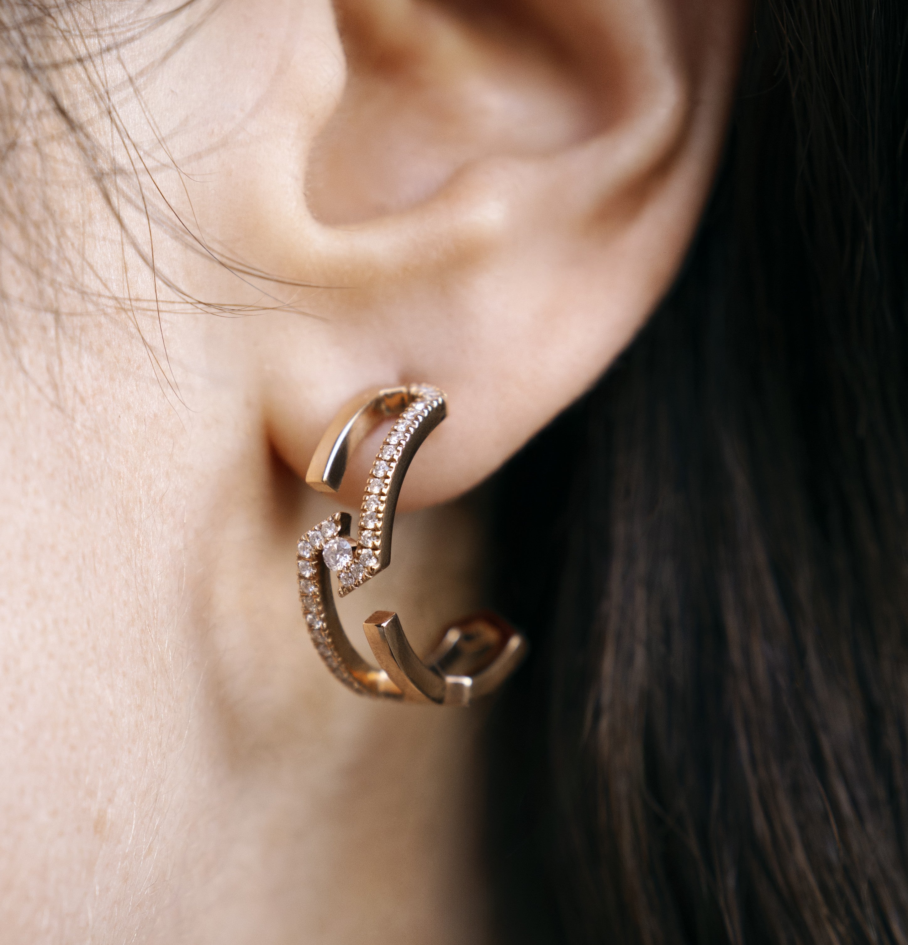 ROOTS MUSE DUET HOOP EARRINGS - HALF PAVÉ
